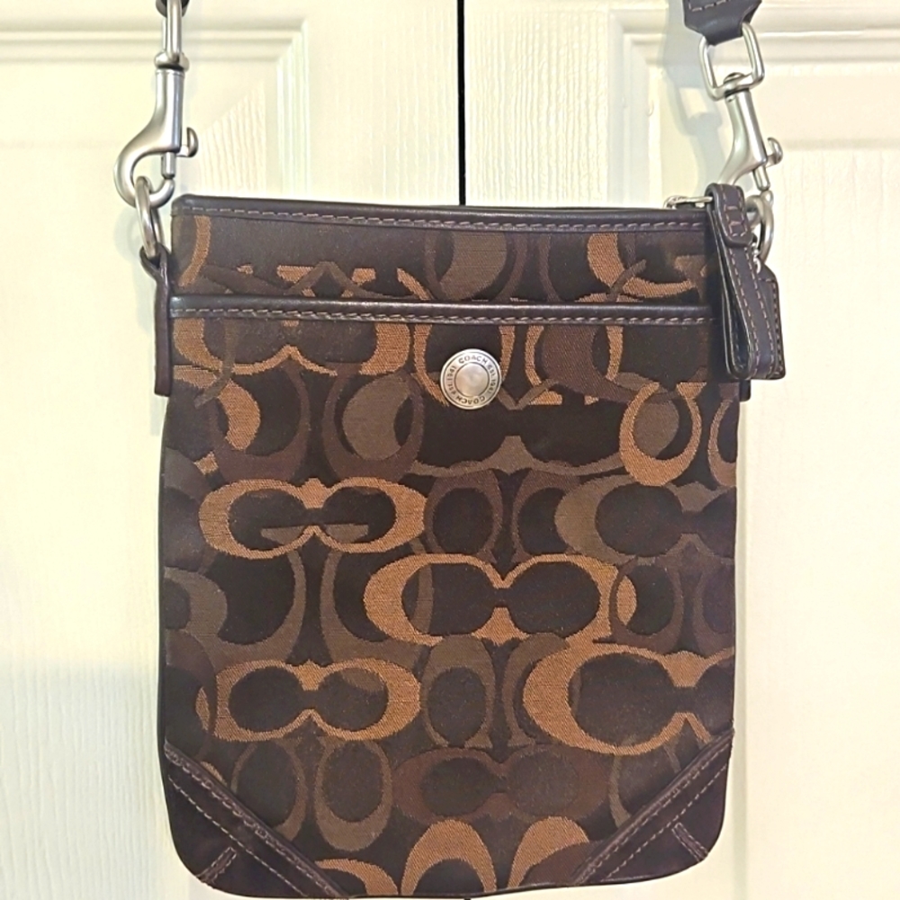 VTG 2000s Coach Brown Chelsea Optic Signature Swing Crossbody Bag (F06Q-10148)